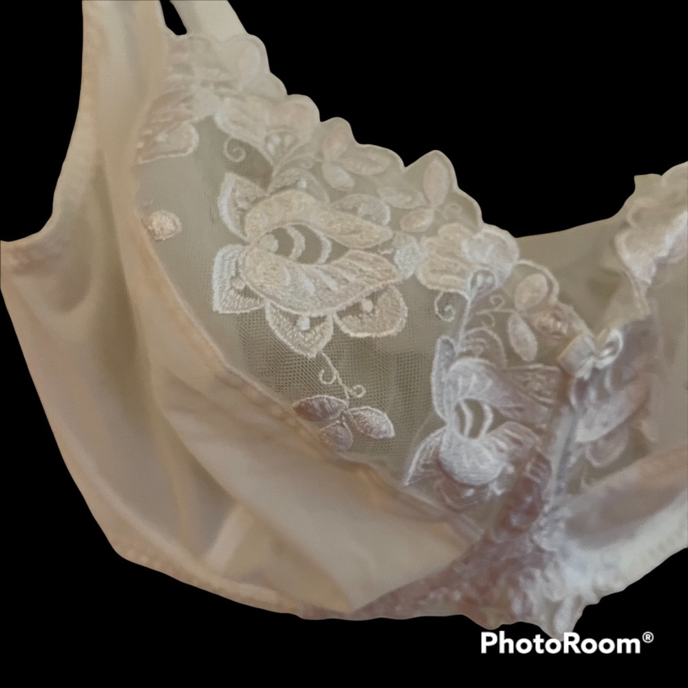NWT White Full Size Unlined Underwire Bra w/ Lace Trim, Size 36H - Picture 3 of 8